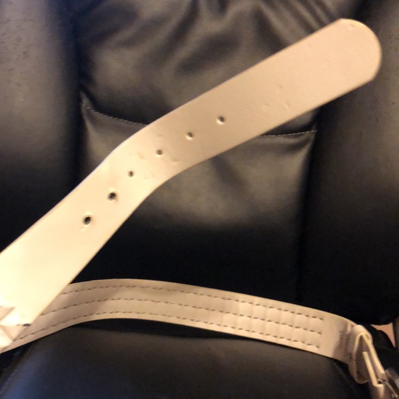 White faux leather interchangeable studded belt - Picture 5 of 8
